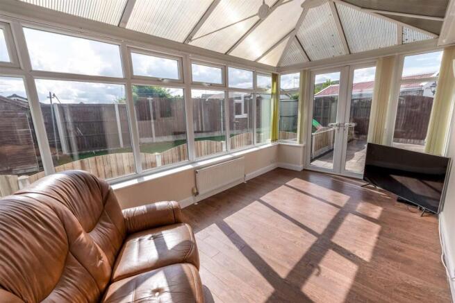 4 bed Detached for sale Image 9