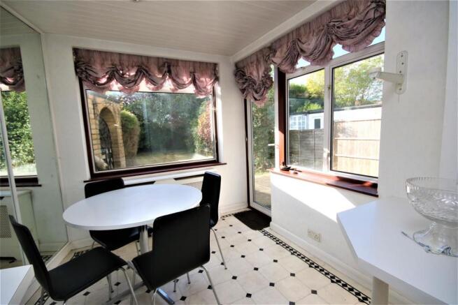 FITTED KITCHEN/DINER: PIC. 2