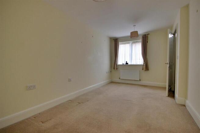 2 bed Semi-Detached for sale Image 5