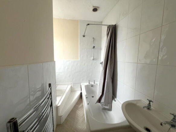 2 bed Terraced to rent Image 7