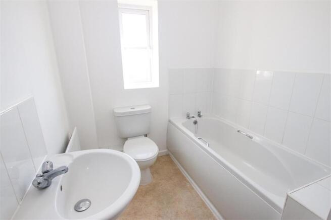 FIRST FLOOR BATHROOM