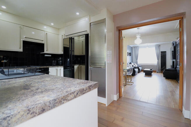 4 bed Town House for sale Image 7
