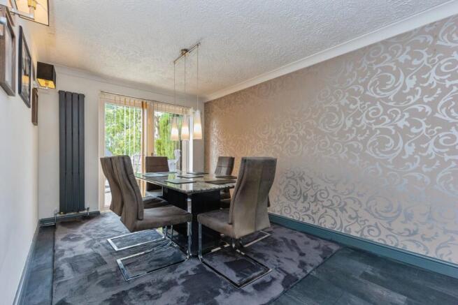 5 bed Detached for sale Image 9
