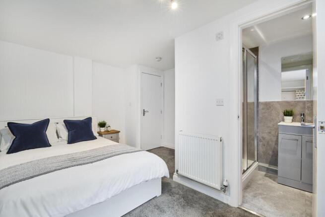 6 bed House to rent Image 9