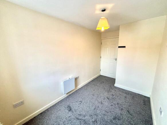 2 bed Apartment to rent Image 6