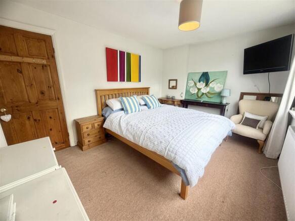 3 bed Semi-Detached for sale Image 12
