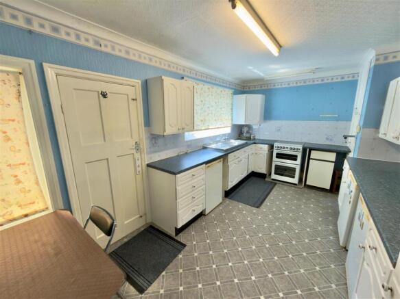 Kitchen 1.jpg