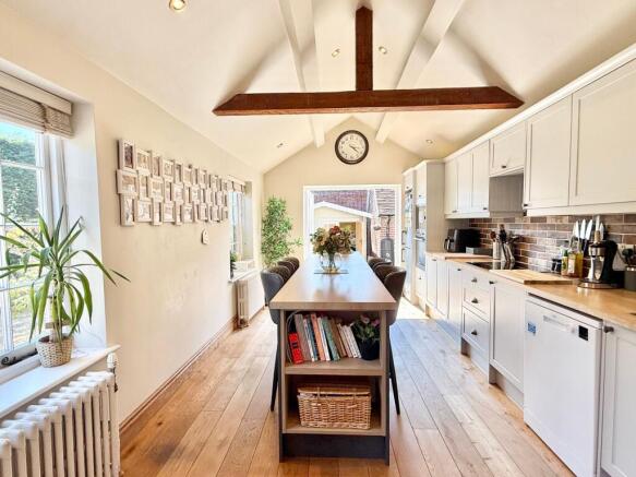 KITCHEN/BREAKFAST ROOM