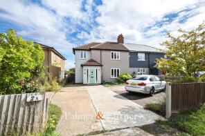 3, Hillcrest Cottages, Mersea Road, Colchester CO5 7NS