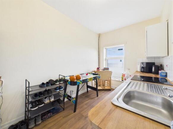 1 bed Flat for sale Image 5