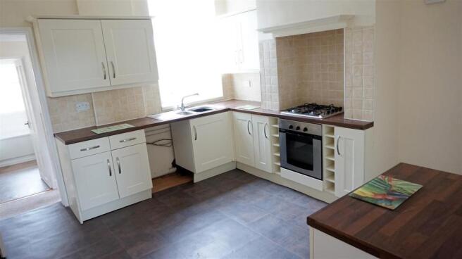 MODERN FITTED KITCHE