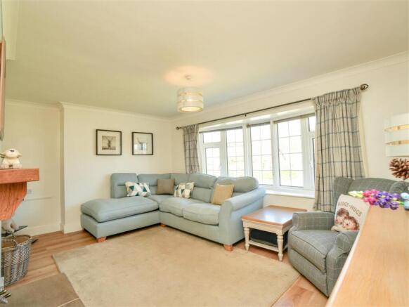 4 bed Detached for sale Image 7