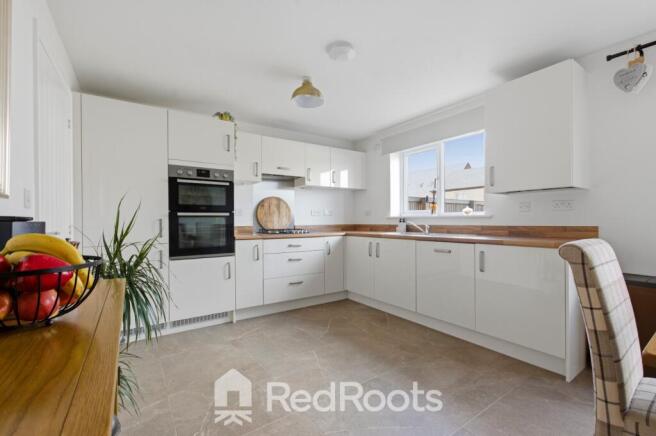 4 bed Detached for sale Image 6