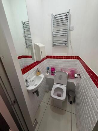 4 bed Flat to rent Image 10