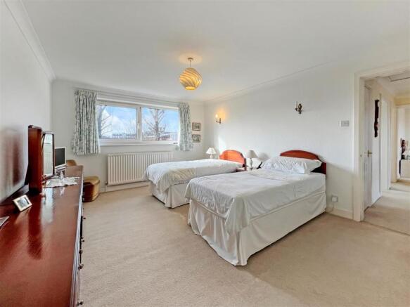 bedroom 1.jpg