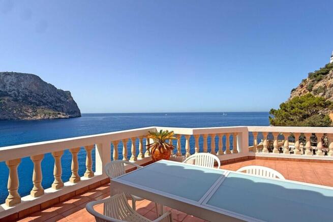 03 cala llamp Aussergewoehnliches Duplex-Penthouse in erster Meereslinie kaufen terrasse