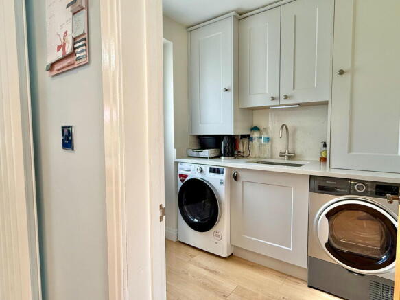 5 bed Detached for sale Image 7