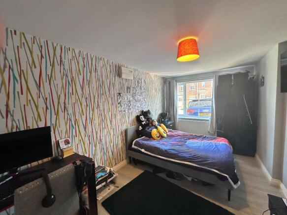 5 bed Detached for sale Image 7