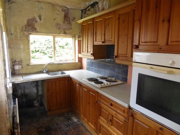 Kitchen: