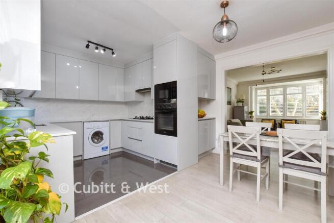 Kitchen / Dining Area