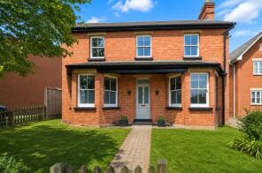 15 Albany Cottage, Ship Lane, Farnborough GU14 8BX