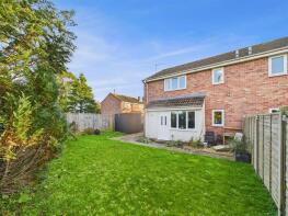 44, Danes Close, Chippenham SN15 3UH