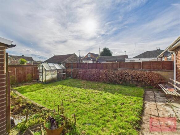 2 bed Semi-Detached Bungalow for sale Image 11