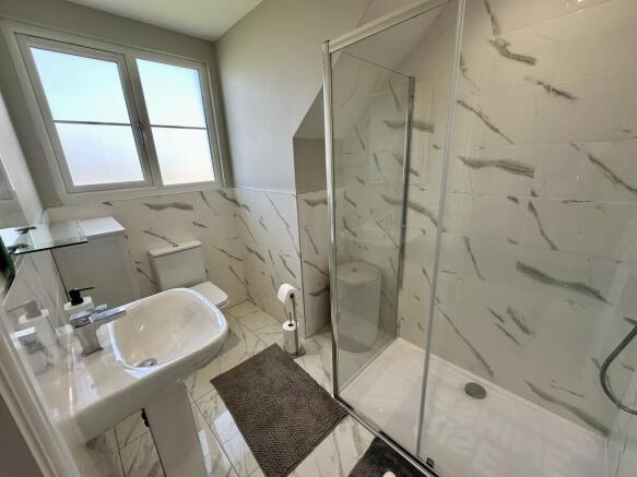 4 bed Detached for sale Image 11