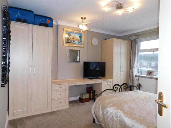 BEDROOM 2