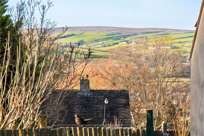 3 bed Semi-Detached for sale Image 6