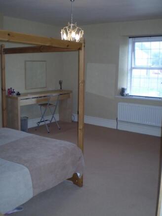 Bedroom 1 (2)