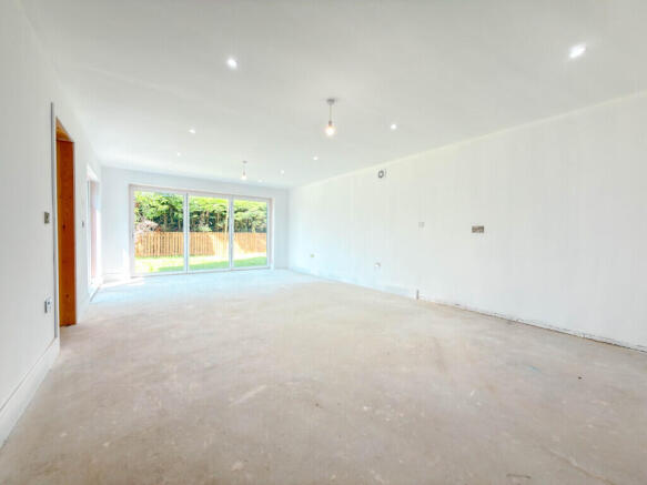 5 bed Detached for sale Image 6