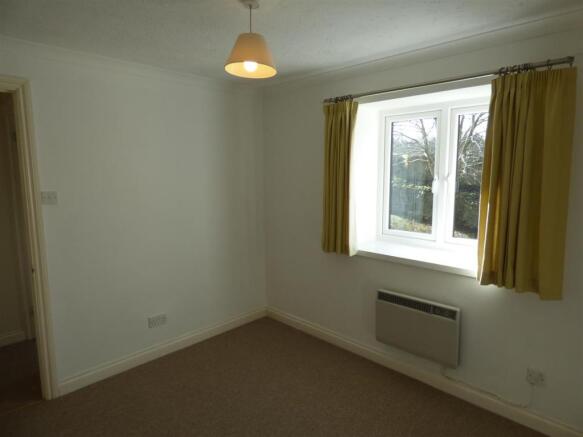 Bedroom 1 .JPG