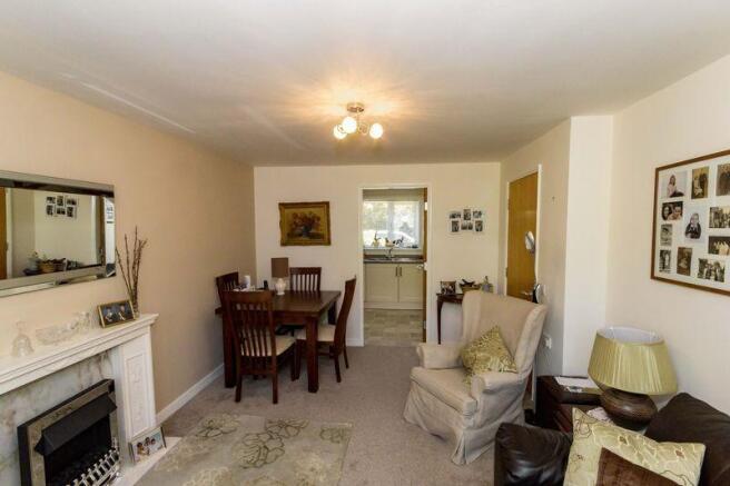 Lounge/Dining