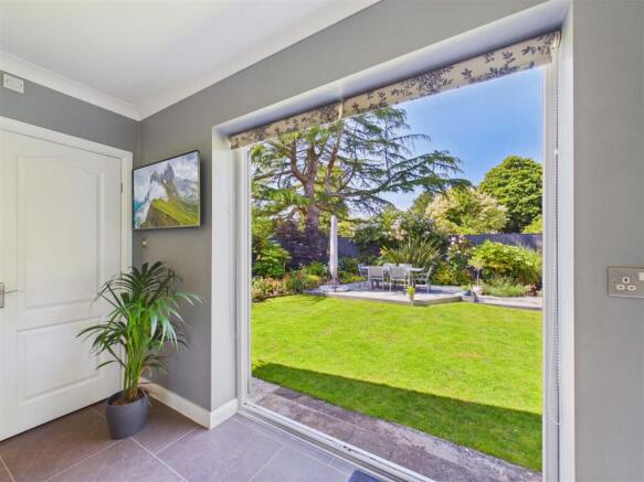 3 bed Semi-Detached Bungalow for sale Image 8