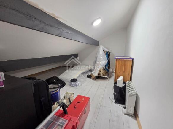4 bed Semi-Detached to rent Image 11