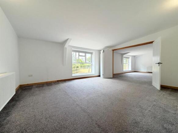 Lounge & Dining Area
