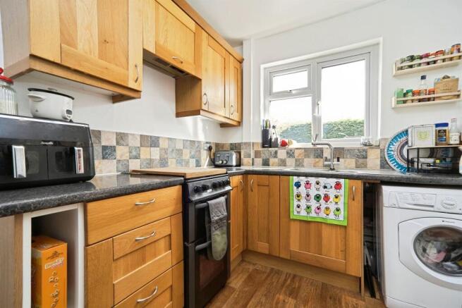 2 bed Semi-Detached for sale Image 8