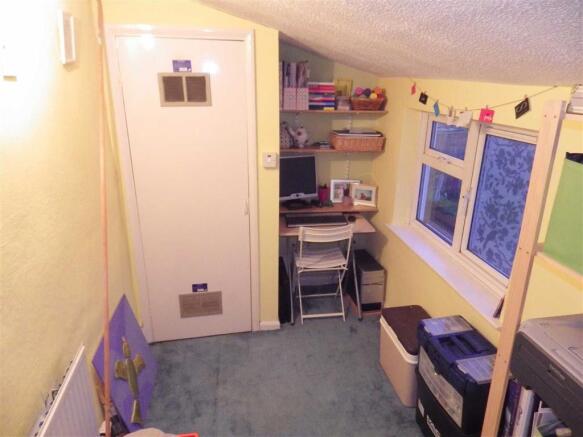 DRESSING AREA/BEDROO