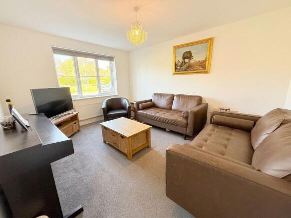 5 bed Detached for sale Image 7