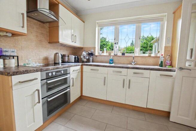 4 bed Detached for sale Image 6