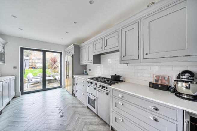 1409415-18-698b28...