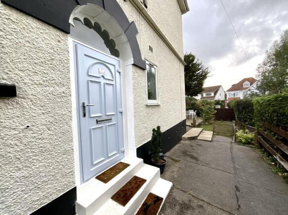 17 Foxholes Road, Southbourne photo 2
