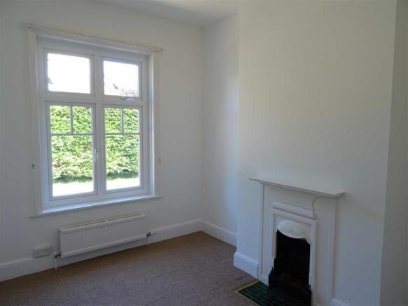 BEDROOM 4: