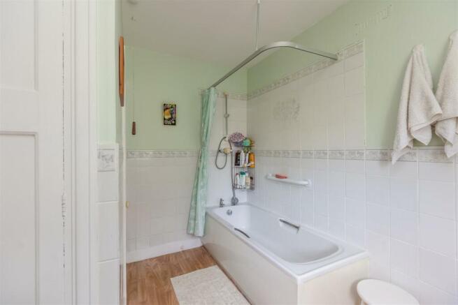 The Avenue 16 Bathroom-2.jpg