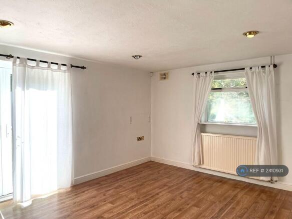 Studio Room To Annexe