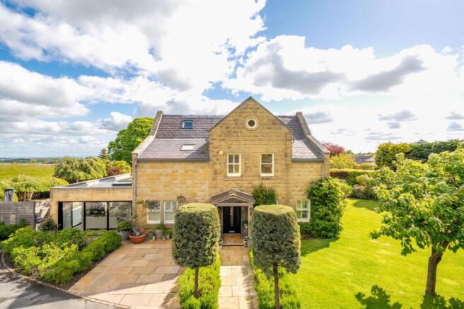6 bed Detached for sale Image 4