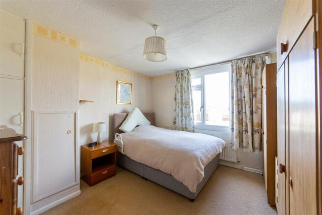 8 Trostrey Close-7.jpg