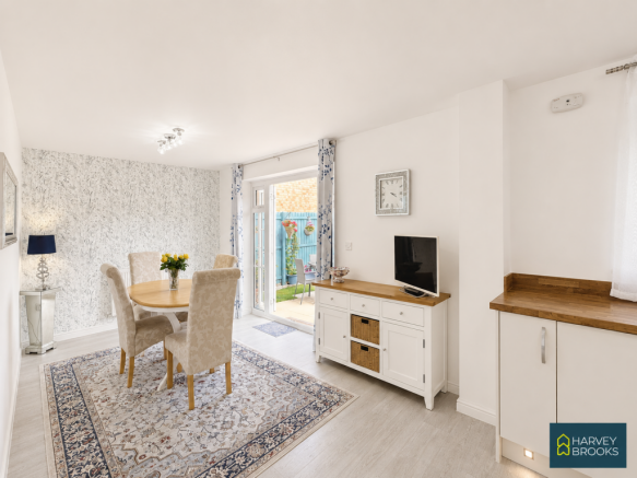 4 bed Detached for sale Image 8