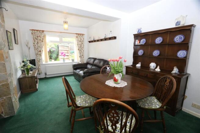 Open plan dining room/lounge
